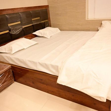 Hotel Sri Ram Lalla International à Ayodhya Extérieur photo