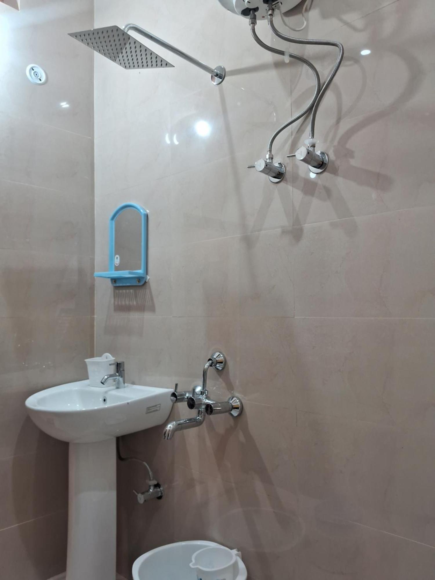 Hotel Sri Ram Lalla International à Ayodhya Extérieur photo
